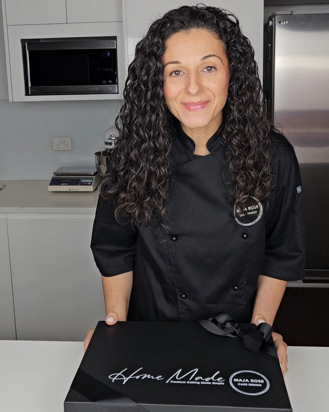 Unboxing a Maja Rose Cake Kit